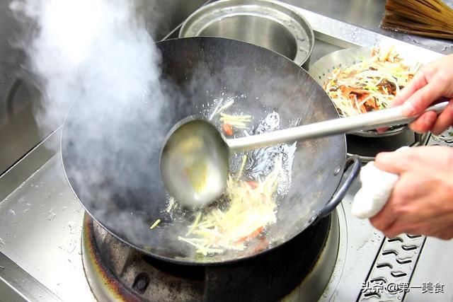  少不了|这3样素菜一起炒，三伏天少不了！一盘才2块，脆爽开胃、消暑润燥