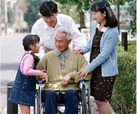 照顾|老人杀害老伴后自杀身亡？老有所养不能是空谈，要学会照顾老人！