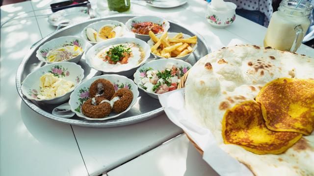 迪拜|迪拜人吃什么?到菜市场转一圈就明白了,帝王蟹、鲨鱼,应有尽有