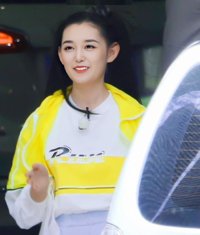  依依|蒋依依眼线画太粗，一下水后不小心脱妆，再看正脸：形象全无！