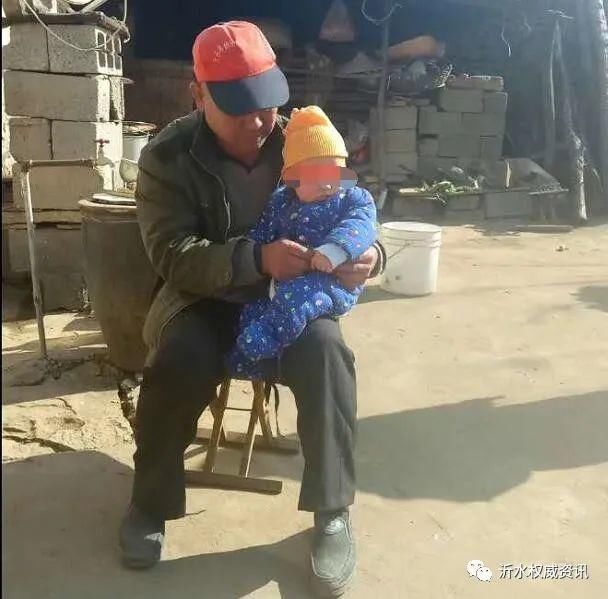  沂水|沂水大街上这个卖油条的，已经半个月不出摊了。