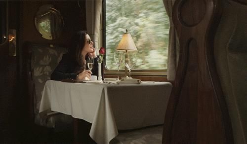  爆炸|凭“双料冠军”美爆炸热搜的她，才不是无辜“被绿”的傻白甜