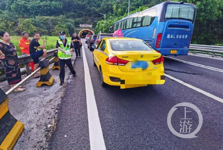 赔钱|的哥追尾后担心赔钱号啕大哭,本尊回应:当时着急了!