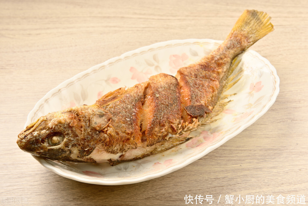  完整|牢记3个煎鱼的诀窍，鱼皮完整不粘锅，还省油，很实用，收藏了
