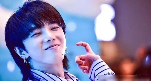  微笑|治愈系的微笑和干净清新的个性给你安利华晨宇