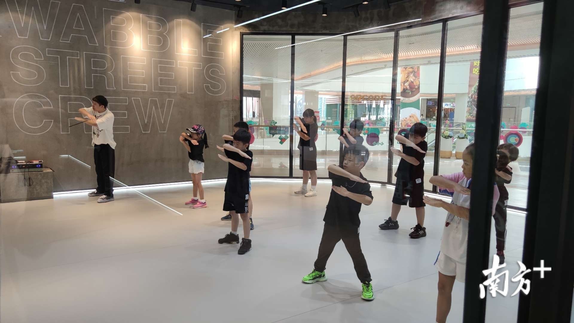  文化节|乘风破浪的姐姐来福田教街舞！首届深圳国际街舞文化节收官