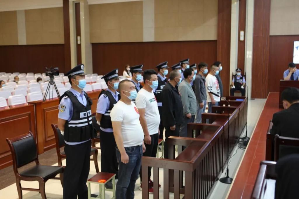  寻衅滋事罪|【阳光?法治】非法拘禁、敲诈勒索！陆维忠等12人涉恶案公开宣判