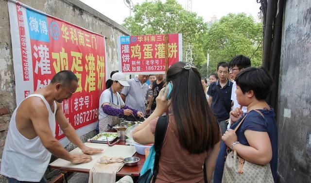 灌饼|在家学做鸡蛋灌饼,只需一个小技巧,个个松软鼓大包