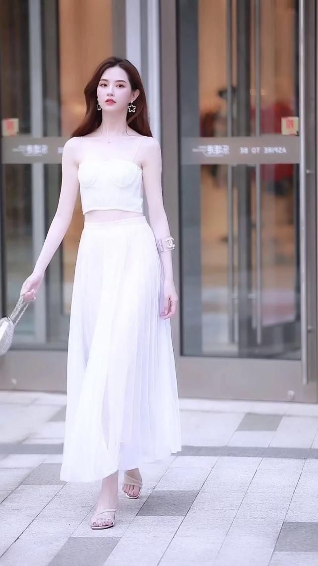  漂亮|模特漂亮，越看越爱，越看越喜欢，白色长裙