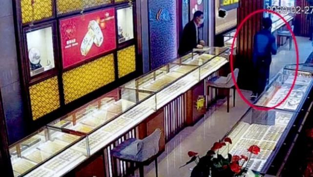 体验生活|人才！女子住五星级酒店花光30万，两次抢银行，就为了进监狱体验生活