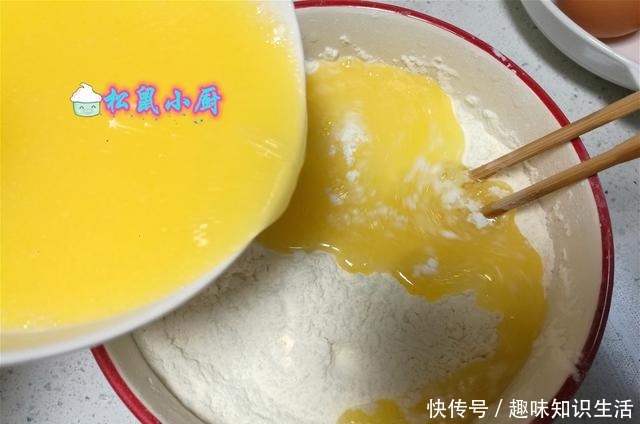  混合|炸油条用酵母、泡打粉全错！油条店老板教你正确做法，金黄酥脆