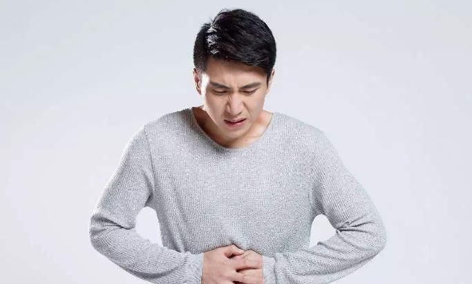 医生|45岁夫妻相继查出肝癌，医生怒斥：这种水果比酒精还伤肝，赶快丢