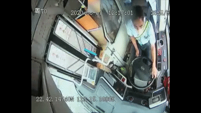 中山|公交坐过站辱骂司机、抢夺方向盘，中山这名女子被提请批捕