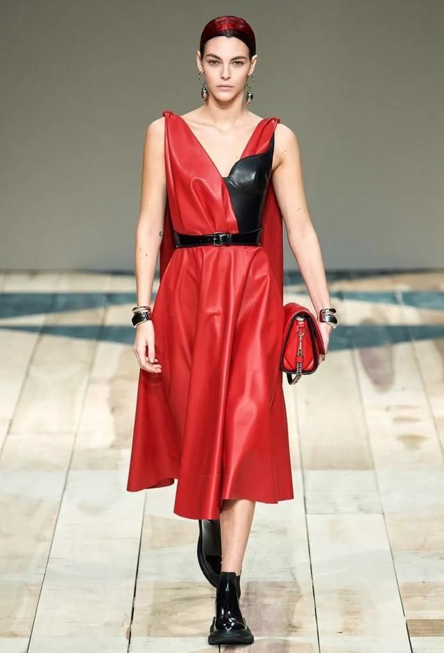 裙子|早秋最美的5条裙子，可以安排了