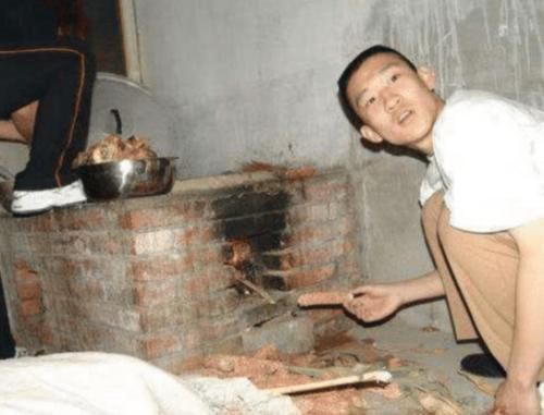 大锅|德云社10几年什么样？曹云金烧大锅，于谦媳妇笑得合不拢嘴