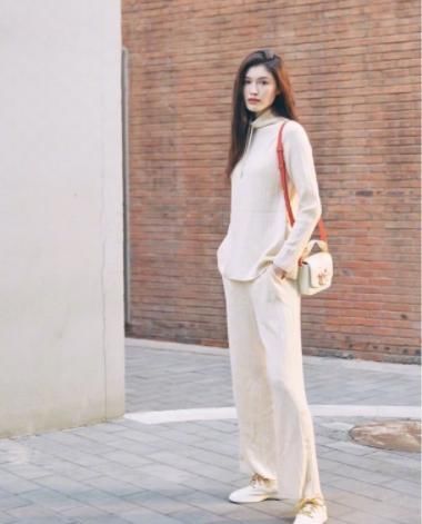  奚梦瑶|奚梦瑶复工走LV秀，神态自然贵太范十足，但腰间的赘肉好明显