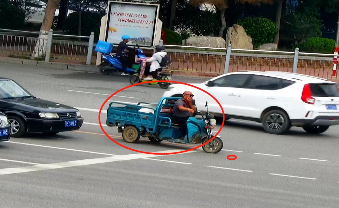  驾驶|曝光台丨三轮车违法曝光！无证驾驶三轮机动车一律拘留！