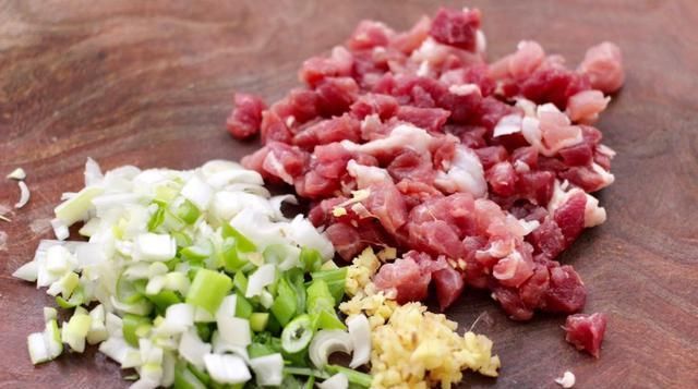  家常|入秋的莲藕最脆，家常版藕盒做法，老公1次能吃10多个