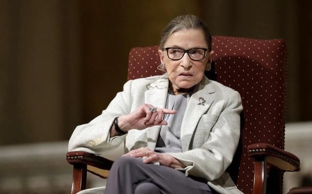 特朗普|全美哀哭！美国最强大法官去世，特朗普却很高兴？