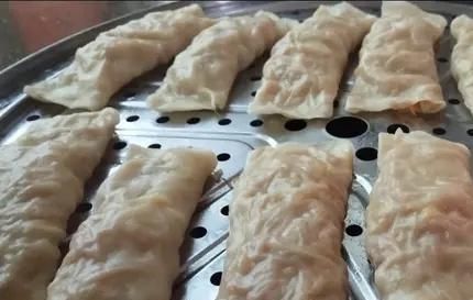  看着|面粉不要再做馒头了，教你新吃法，晶莹剔透有营养，看着就想吃