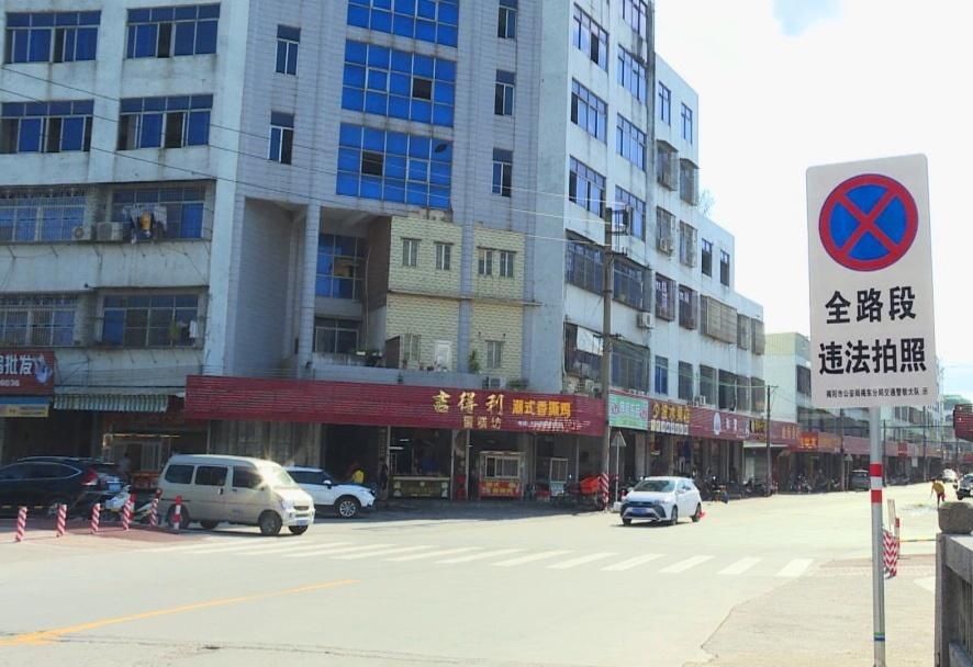 交警|引导文明交通、规范停车秩序,揭东交警在行动