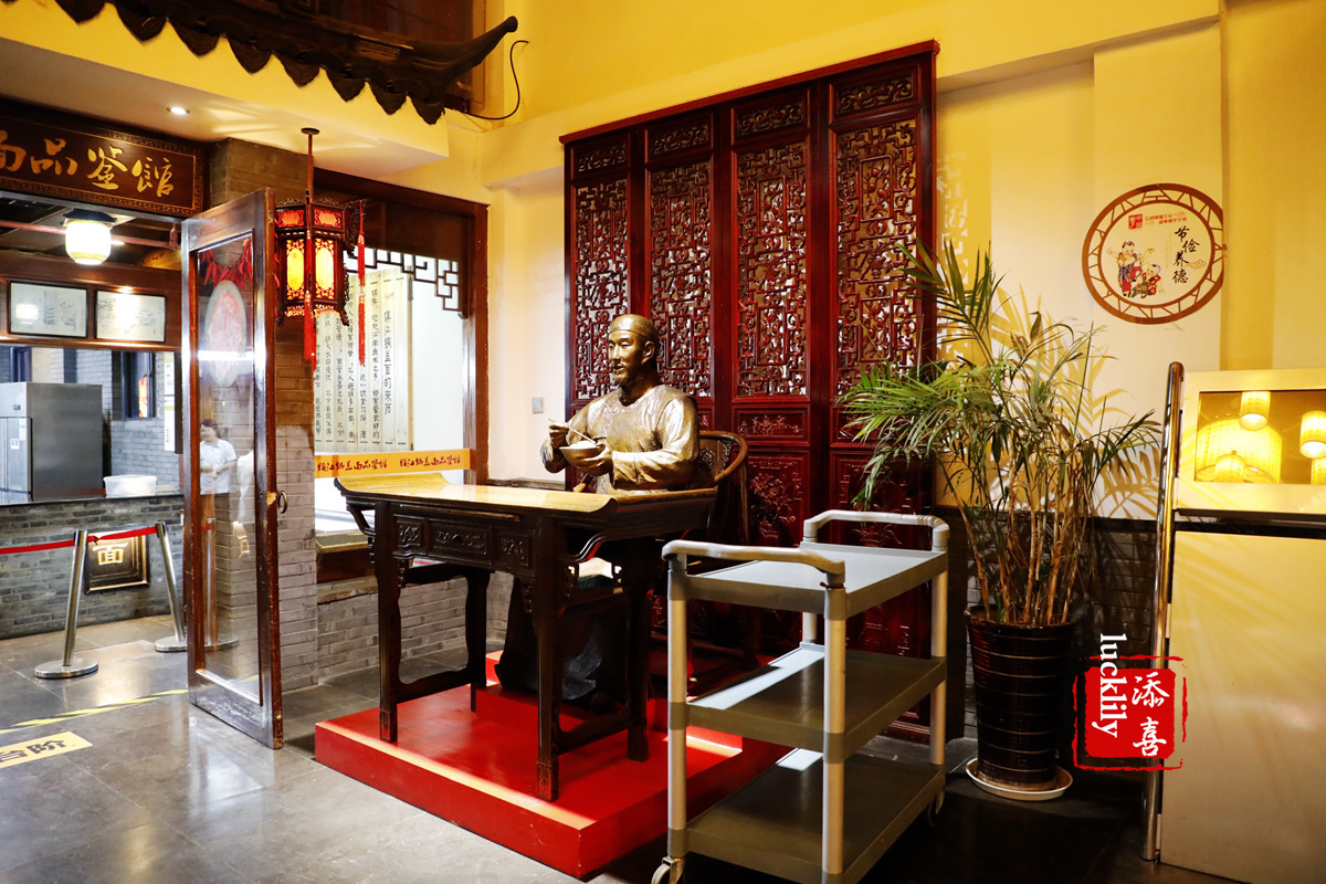 浇头|吃了这四家镇江代表性的网红面馆,基本就成了镇江锅盖面的全科生