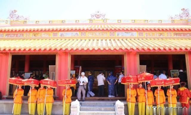  广治省|越南人纪念反法“勤王运动”135周年，迎造反皇帝神位到广治供奉