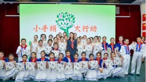 肤白|有央视台花之称的她,43岁依旧肤白貌美,两次离婚失败现在还单身