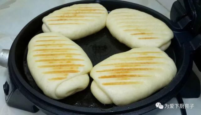  面包|烧饼这样做才好吃，加几勺白糖，外焦里软又蓬松，比面包香甜好吃