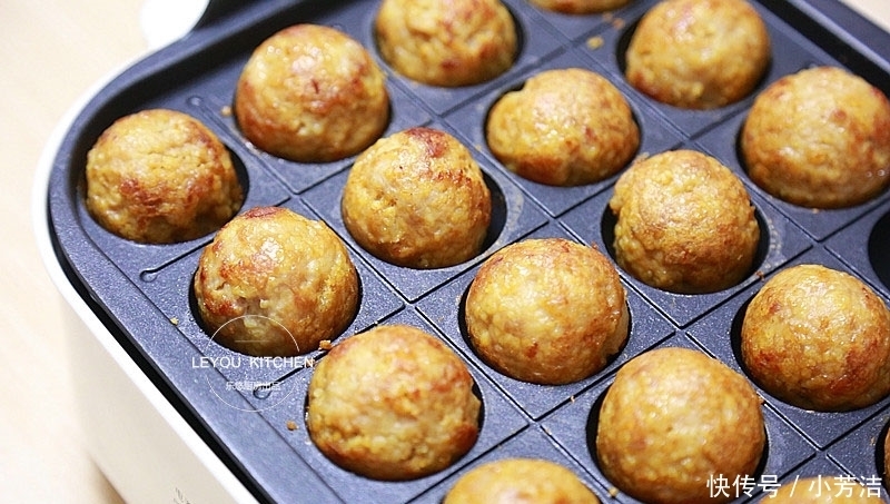  花样|小米的花样吃法，不加一滴油，做成肉丸子，外焦里嫩，上桌就抢光