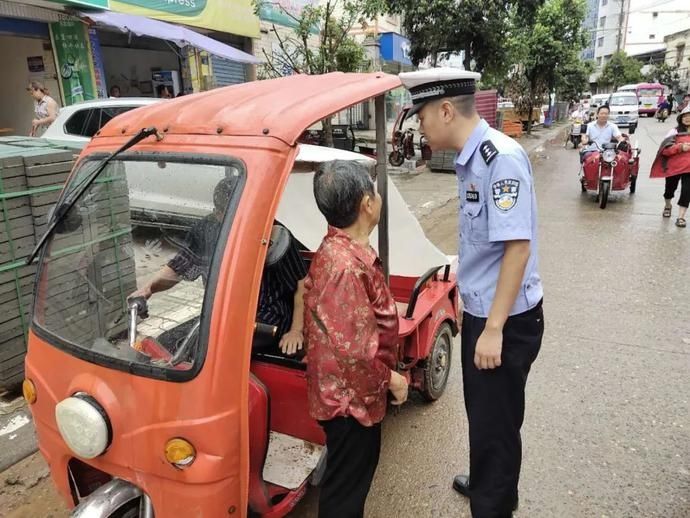 三轮车|【坚持政治建警 全面从严治警】蓬安交警严查农村三轮车违法行为！