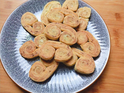 简单|这才是面粉最解馋做法,不烤不炸,简单一做,咸香酥脆,孩子爱吃