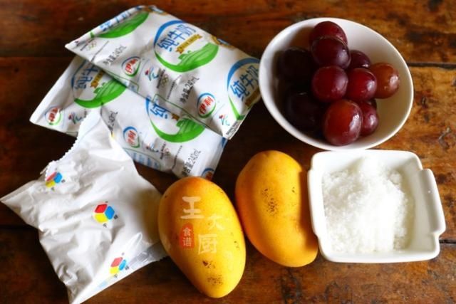  卫生|在家就能做的水果牛奶果冻，做出来比超市卖的还好吃，干净又卫生