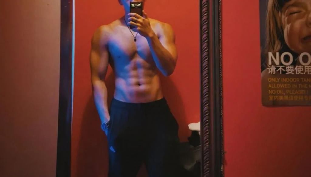  运动|33个肌肉帅哥争做“1”，你确定这不是专做给gay看的节目吗？