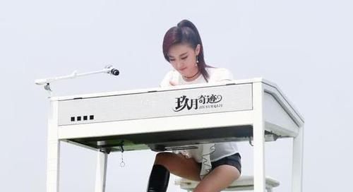  传奇|他们曾比凤凰传奇还红，却中途遭遇车祸，同患难后结为了夫妻