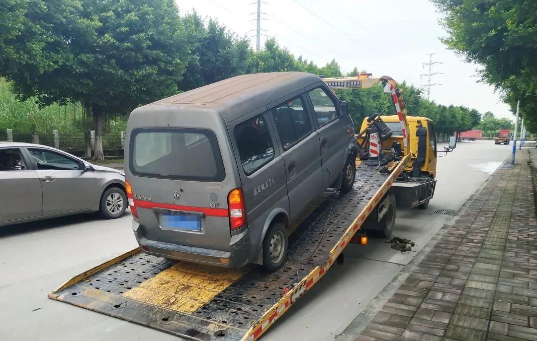 严查|零容忍！！花都交警严查逾期未年检车辆