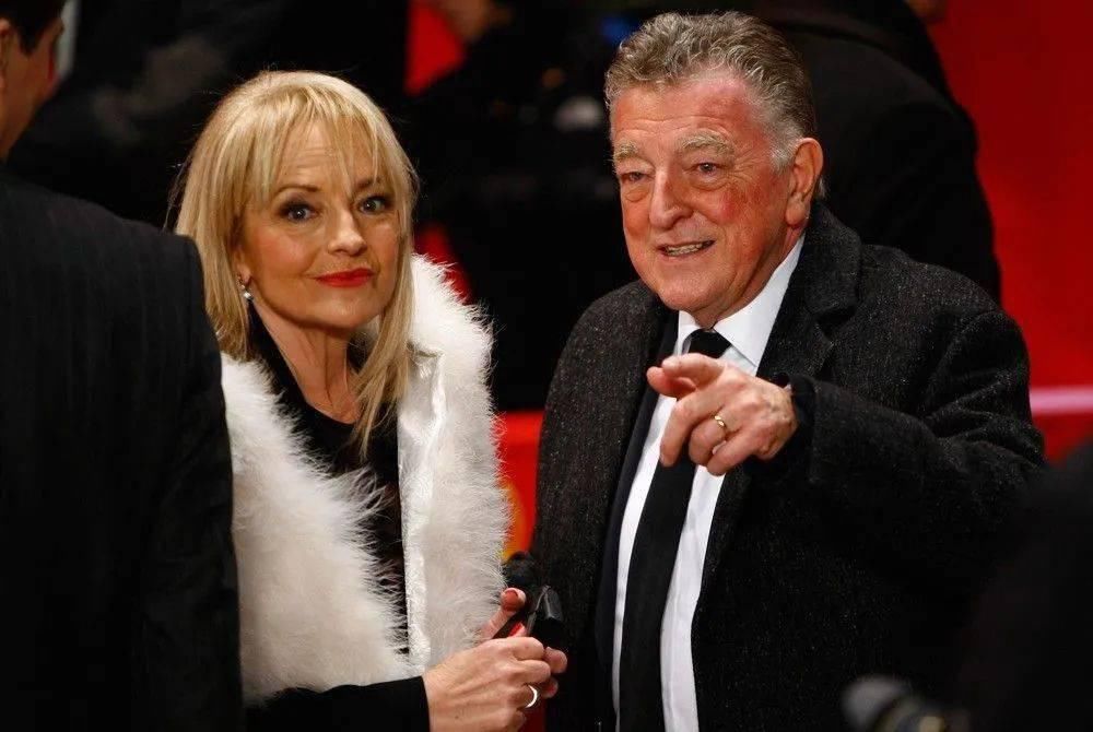  信条|《信条》来了！从暮光男到新蝙蝠侠，34岁罗伯特·帕丁森能翻身吗