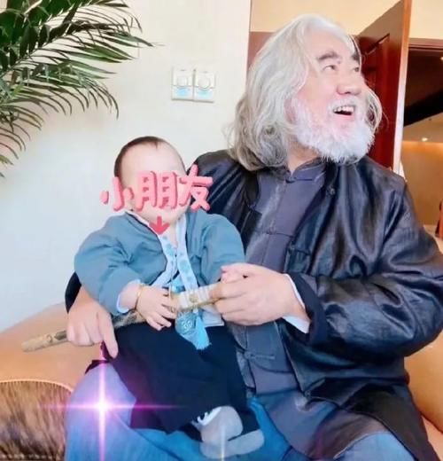 张纪中|69岁张纪中再当爹，孩子生母是小31岁女助理，他的情史比电视剧精彩