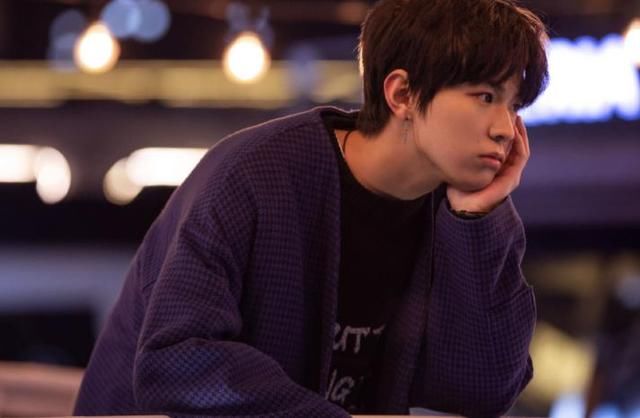  何炅|明星搞笑出圈：周震南2g网何洛洛坐塌蛋糕，他的饭量惊呆何炅