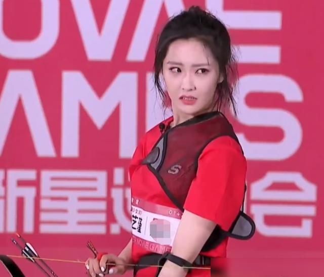  合体参加|硬糖少女学射箭，张艺凡给陈卓璇乱支招，挑王艺瑾毛病全员爆笑