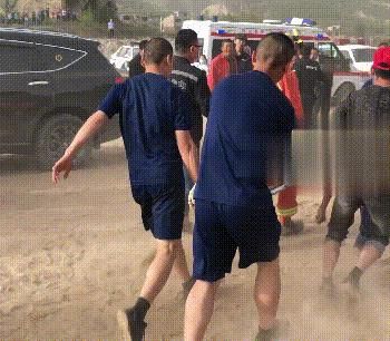  母亲|泪目！母亲为救儿子溺亡，男孩哭着喊：我错了，妈妈还有救吗？