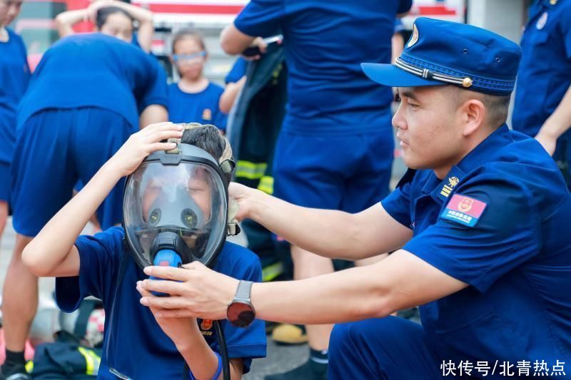 朝阳消防邀请青少年沉浸式体验消防站生活