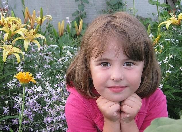 惨遭杀害|离异母亲投奔男网友致两个女儿惨遭杀害，得知真相后当即精神失常