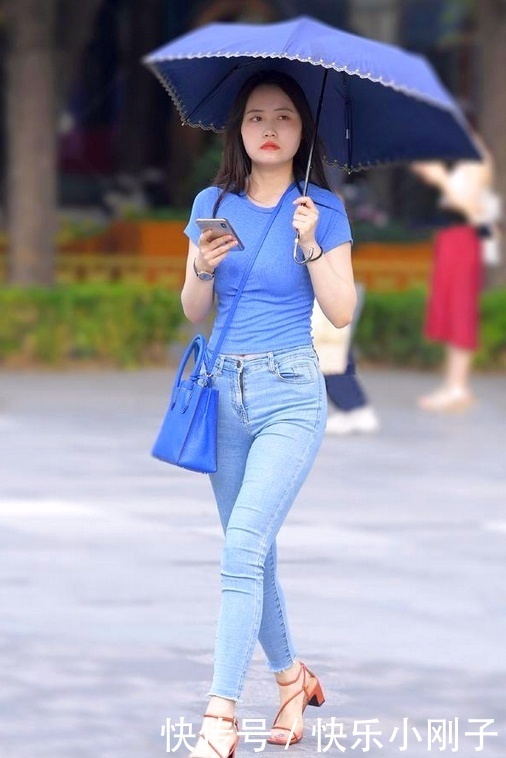 美女|想穿搭的休闲随性一些,青春靓丽,穿出了美女对于美的个性