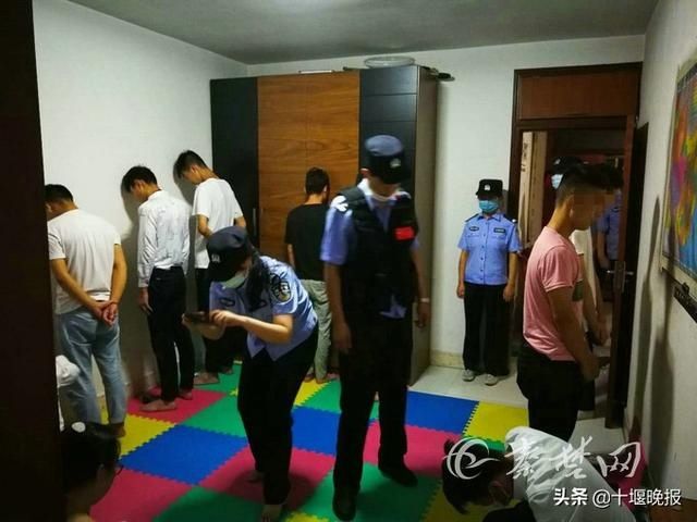  传销|难以相信！12名男女同居一室，民警敲了半小时才开门