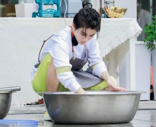  小凯|她是唯一能让王俊凯唱情歌，粉丝不但不吃醋，还双手赞成的女孩子