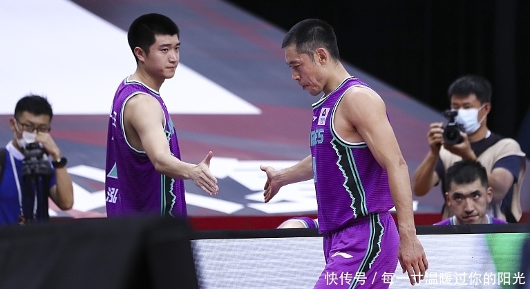  张庆鹏|张三疯再现！张庆鹏狂砍37分，或无法就此退役