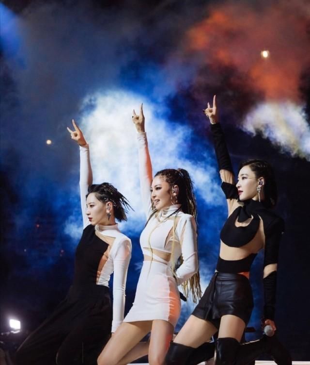  组全|乘风破浪的姐姐二公淘汰名单：黄圣依组全晋级，4人出局引热议