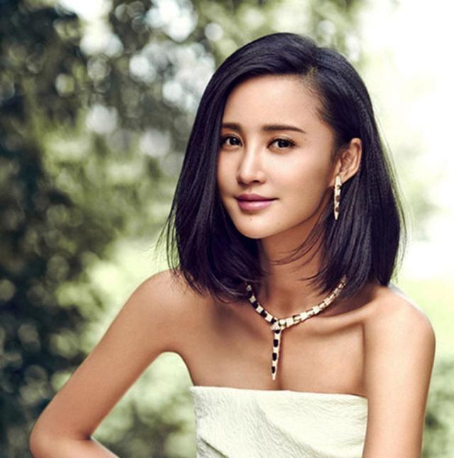 蔡少芬|蔡少芬张歆艺玩泼水游戏,看到他们的脸上溅满了水