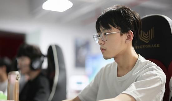 发声|辅助小杨试训TES后再度发声：训练赛结果不错，二队可能就不去了